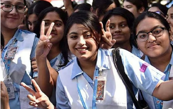 কলেজে ভর্তিতে আবেদন চলছে, করবেন যেভাবে