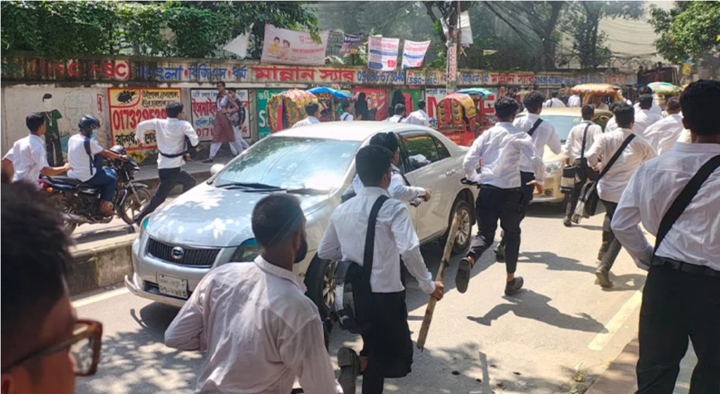 আমিনবাজারে ছেলের পোশাক কারখানায় ঢুকে পুলিশের এসআইকে পিটিয়ে হত্যা