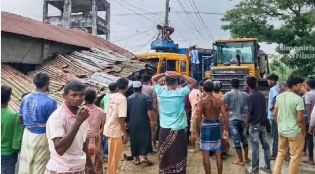 লালমনিরহাটে অটোরিকশাকে ট্রাকের চাপা, নিহত ৩