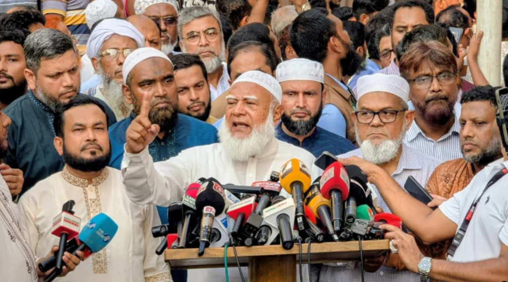 আমিনবাজারে ছেলের পোশাক কারখানায় ঢুকে পুলিশের এসআইকে পিটিয়ে হত্যা